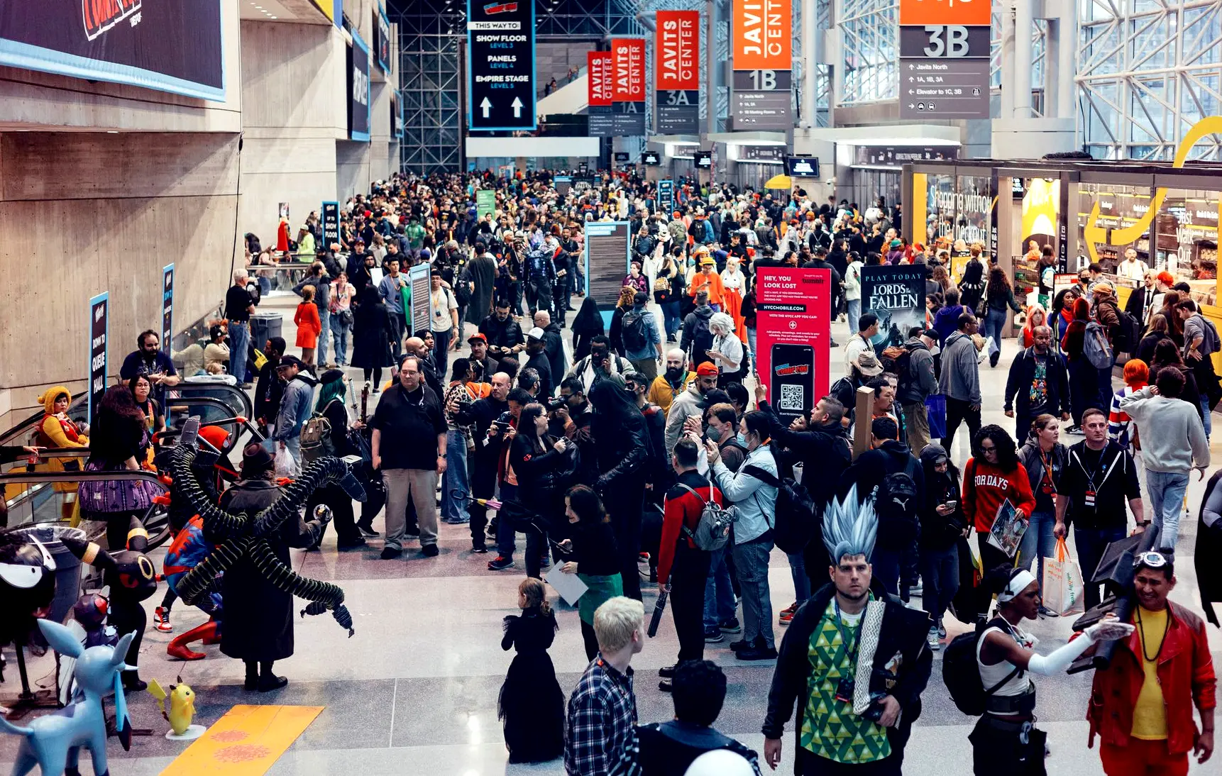 Foule en Convention Geek et Cosplays